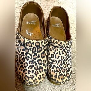 Dansko clogs, cute leopard print,worn a handful of times. Size 39(8.5)
